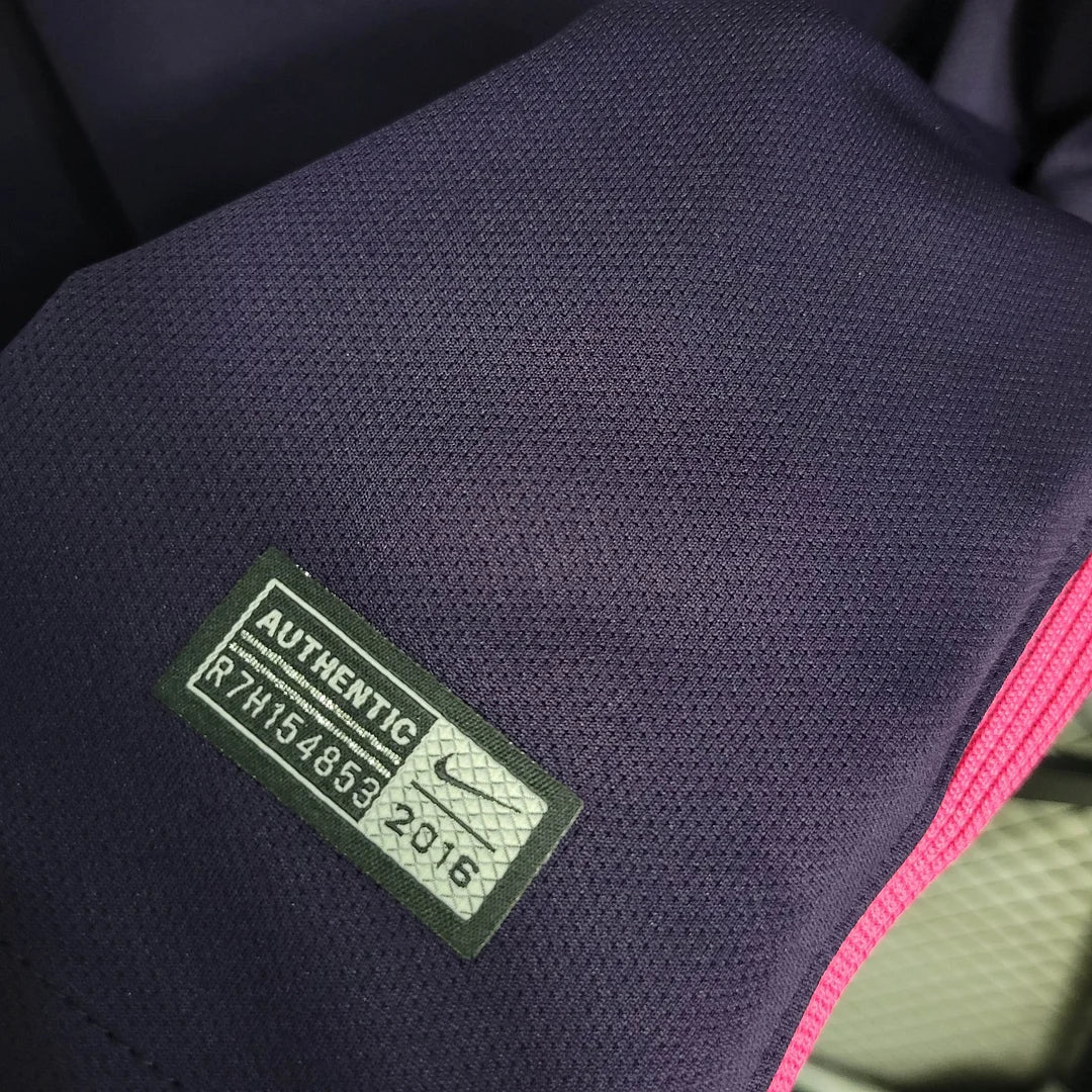 2016/2017 Retro Barcelona Away Kit