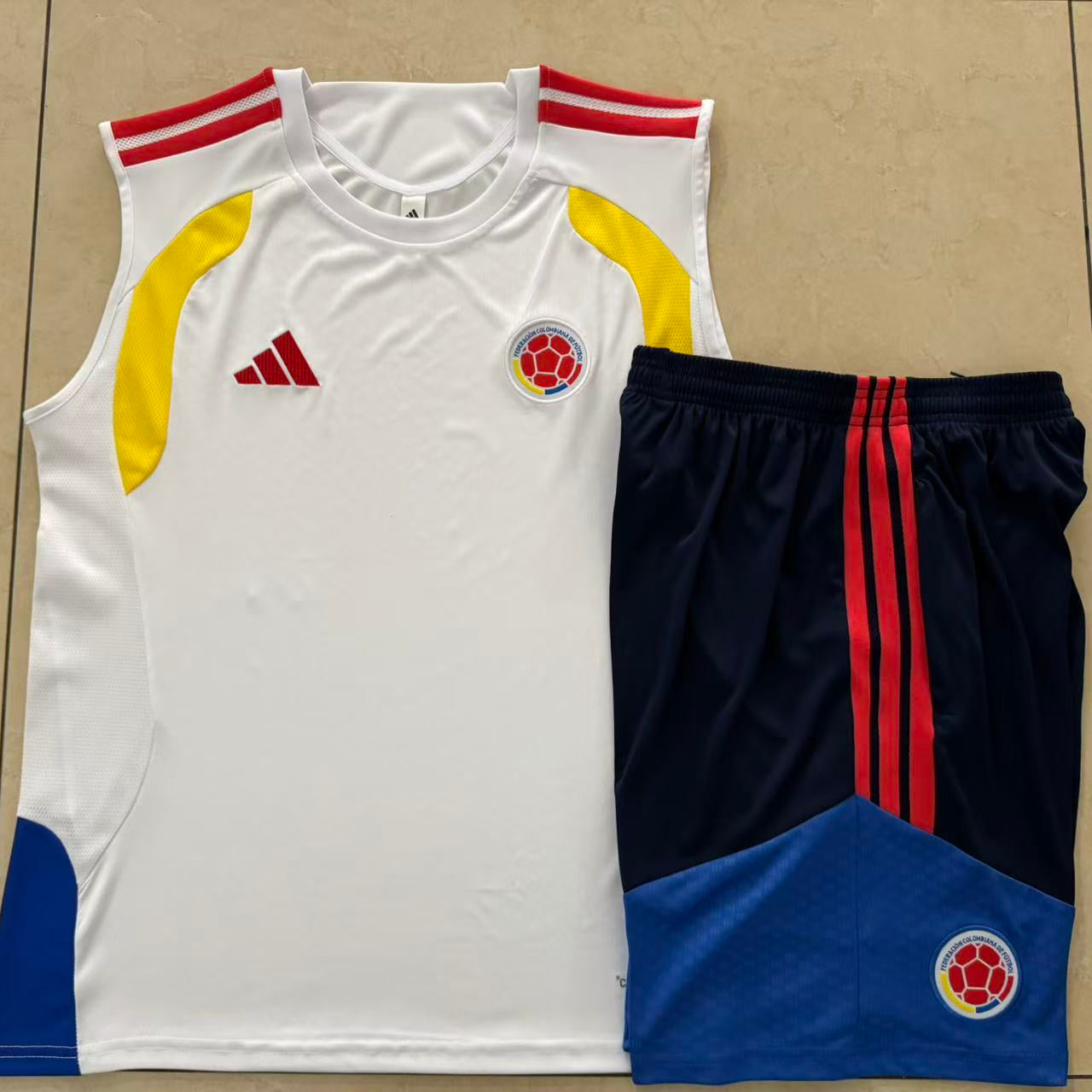 Colombia 26/27 Mouwloos Set