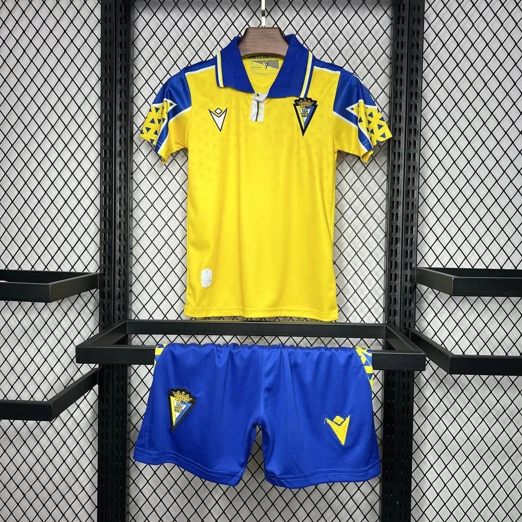 24/25 Cadiz Home Tenue