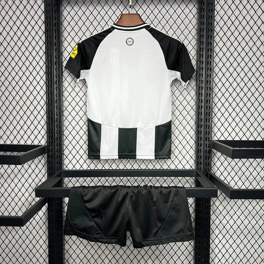 24/25 Newcastle United Home Tenue