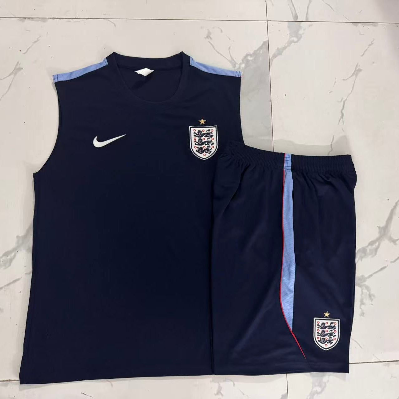 England 26/27 Mouwloos Set