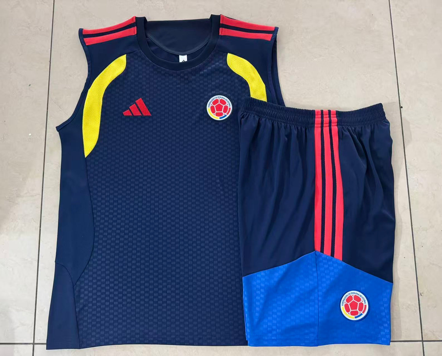 Colombia 26/27 Mouwloos Set