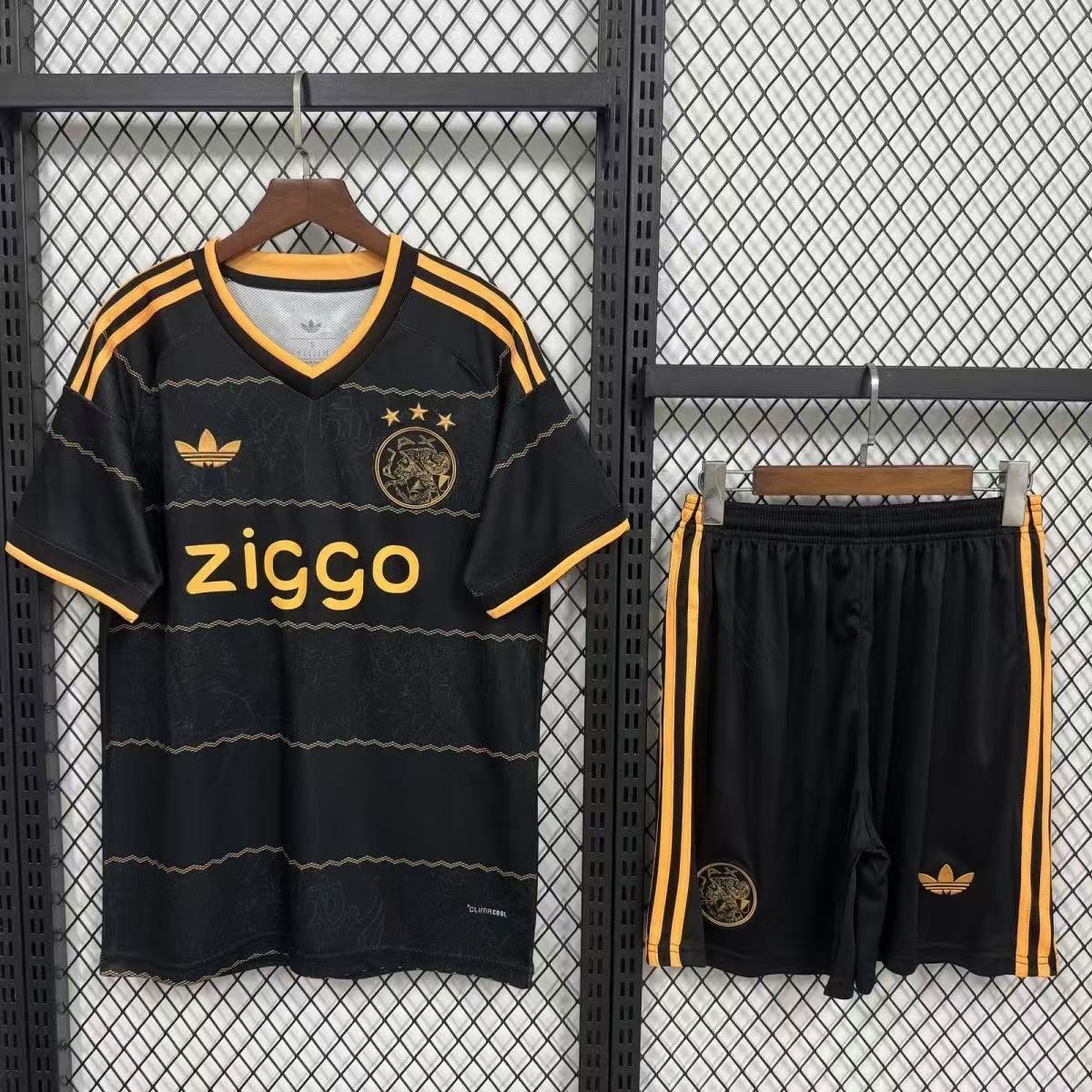 Ajax 26/27 Uittenue