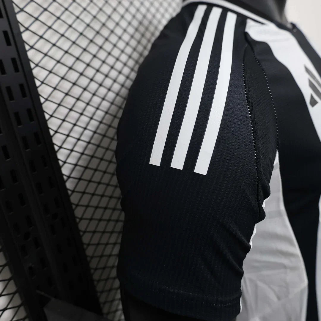 24/25 Newcastle United Home Kit