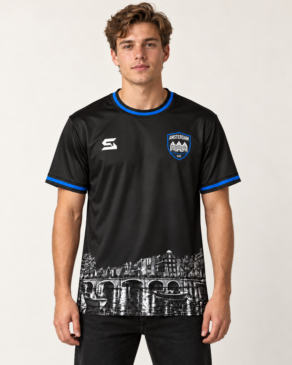 Amsterdam 020 Shirt – op model