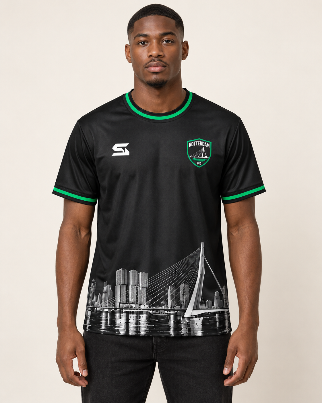 Rotterdam 010 Shirt – op model
